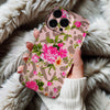 Coque iPhone Fleurs Roses sur Fond Camouflage