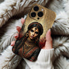 Coque iPhone Femme en Costume Traditionnel