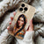 Coque iPhone Portrait Élégant de Femme en Foulard