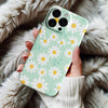 Coque iPhone Motif Fleurs Blanches sur Fond Vert Pastel