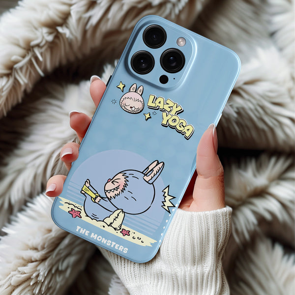 Coque iPhone Labubu avec Thème de Yoga Relaxant et Design Amusant