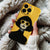 Coque iPhone Minimaliste en Noir et Jaune avec Portrait Chic