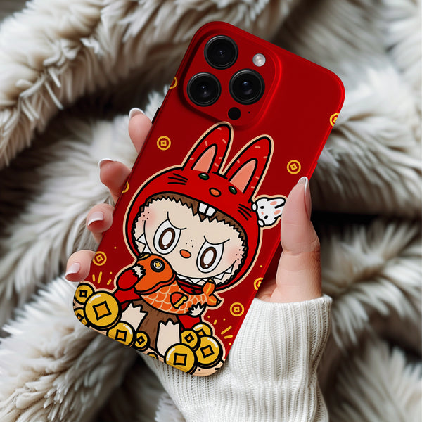 Coque iPhone Labubu sur Fond Rouge avec Design Coloré et Joyeux