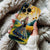 Coque iPhone Design Champêtre avec Fleurs et Silhouette Élégante